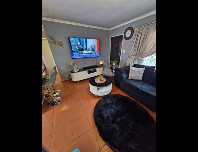 2 BEDROOM HOUSE FOR SALE IN SAVANNA CITY